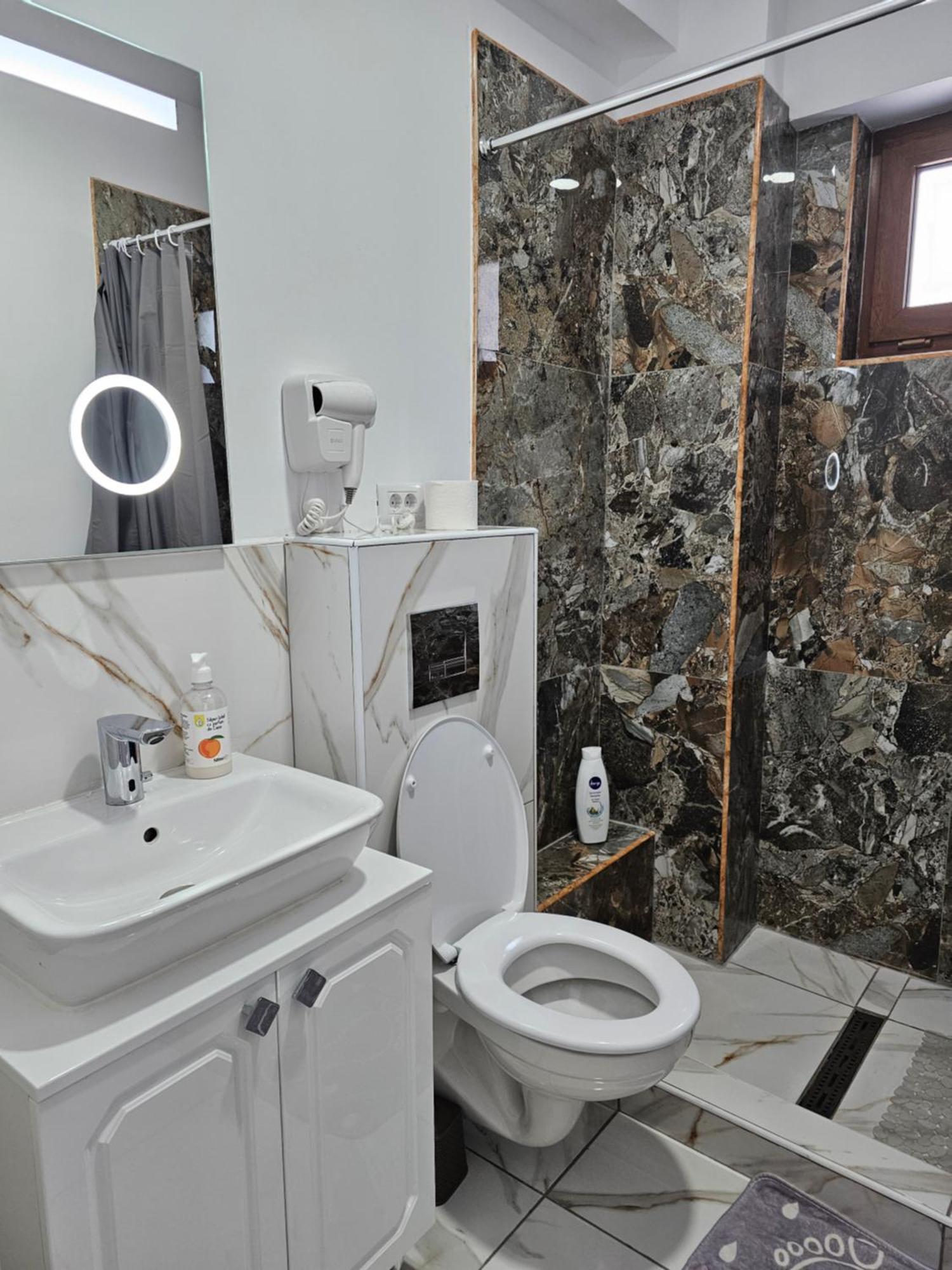 Didi Apartament Craiova Oda fotoğraf